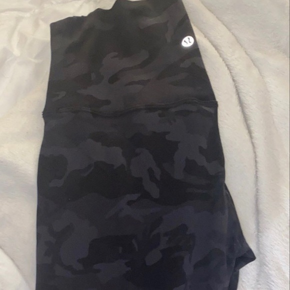 COPY - Lululemon camo size 8 leggings - Picture 1 of 1